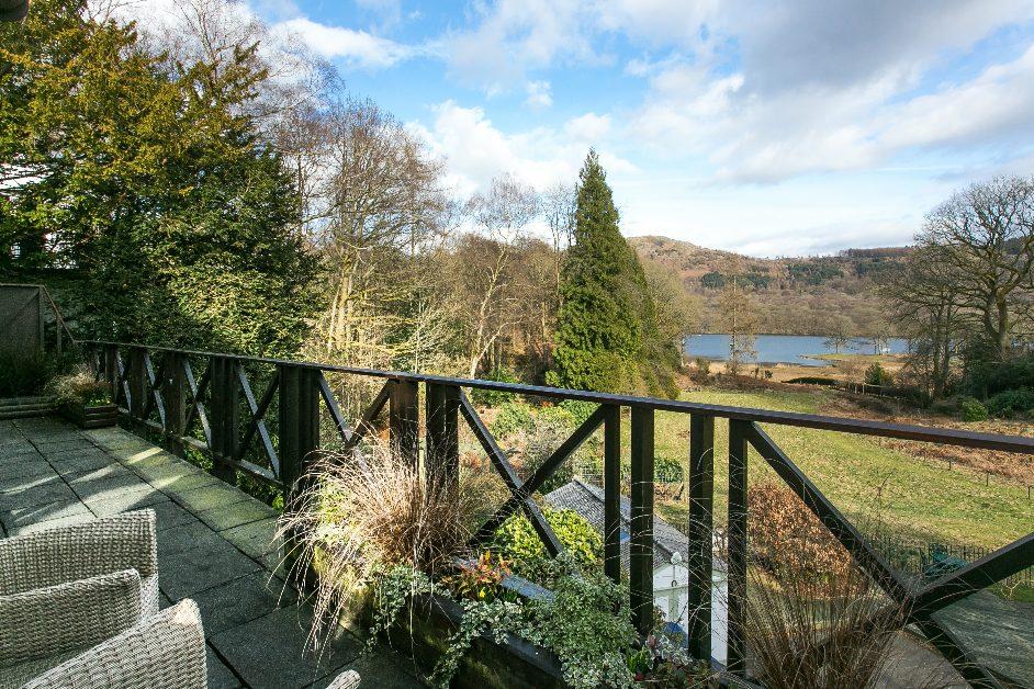 The plot size of Lake House amounts to approximately 1.5 acres which includes the extensive woodland garden and an adjoining paddock that leads down to Lake Windermere.