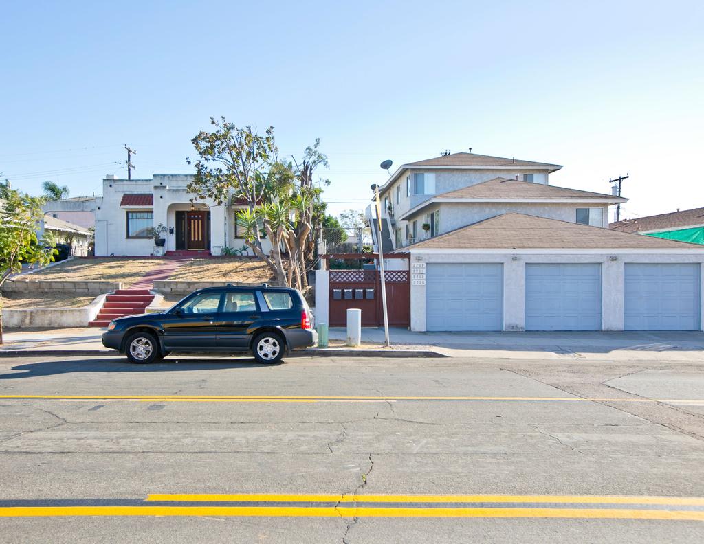 2709 & 2719 BROADWAY Golden Hill, San Diego, CA SINGLE FAMILY HOUSE & FOUR UNIT APARTMENT PROJECT VALUE ADD / DEVELOPMENT OPPORTUNITY For Additional