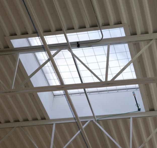 Daylighting Controls General lighting in the areas under skylights and
