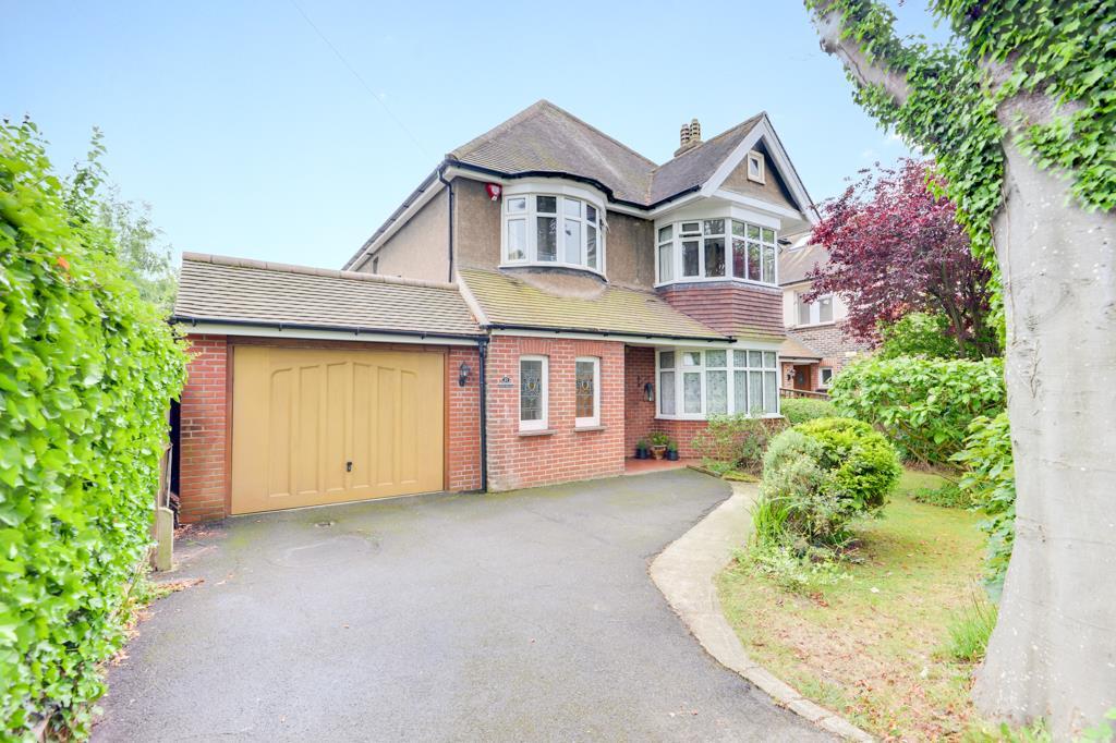Bulkington Avenue Worthing BN14 7HH Offers in Excess of 650,000 Extended Detached Family Home Grand Entrance Hall Kitchen / Breakfast Room Bay Fronted