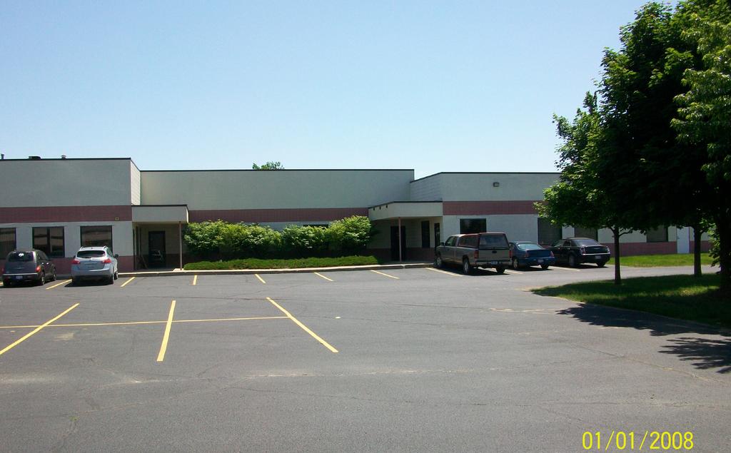 FOR LEASE AK BUSINESS CENTER 7651-7735 KENSINGTON COURT, BRIGHTON, MICHIGAN PROPERTY FEATURES Located in Kensington Pines Industrial Park South of I-96 (Exit 151) via Kensington Road 28 SF Office