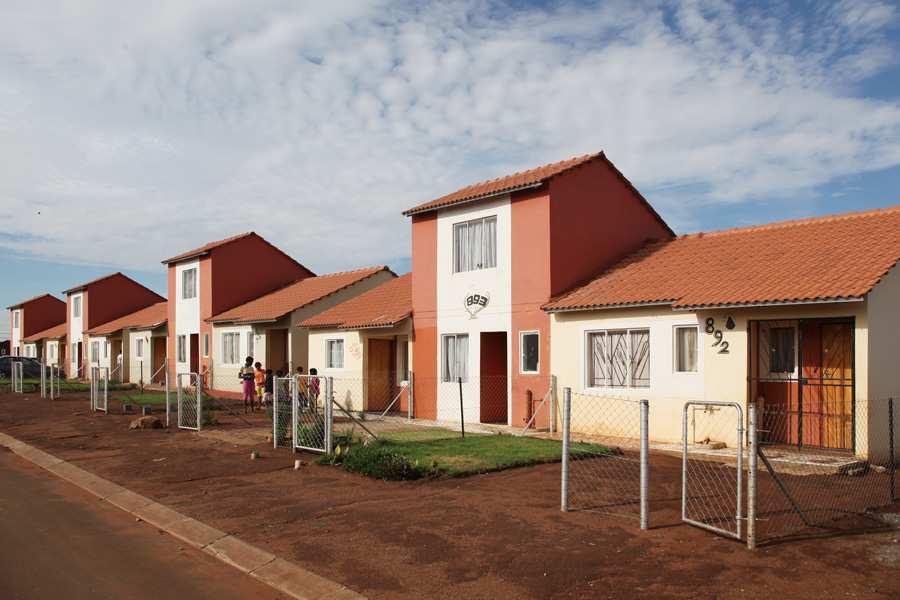 4. World Examples SUBSIDISED HOUSING in Soweto. South Africa 2009 ongoing Criteria: 2.