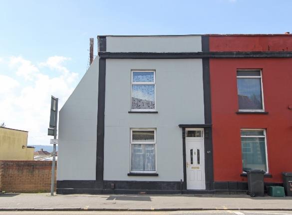 Maggs & Allen Auction I 6 th June 2017 Guide Price: 160,000+ 423 Wells Road, Knowle, Bristol BS4 2QW End Terraced 2 Bedroom House End terraced 2 bedroom period house in need of some updating,