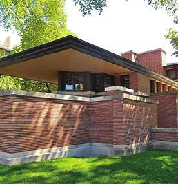 Oak Park, Illinois, where the master architect practiced for many years, is home to the world s largest collection of buildings designed by Frank Lloyd