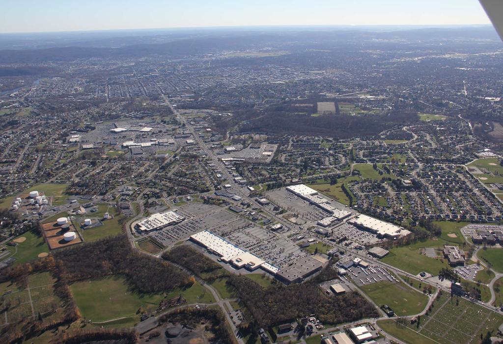 executive summary STRATEGIC POSITIONING ON A SUCCESSFUL RETAIL CORRIDOR THAT ATTRACTS THE MOST NOTABLE NAMES IN RETAIL MacArthur Road is the leading retail focal point throughout the Lehigh Valley