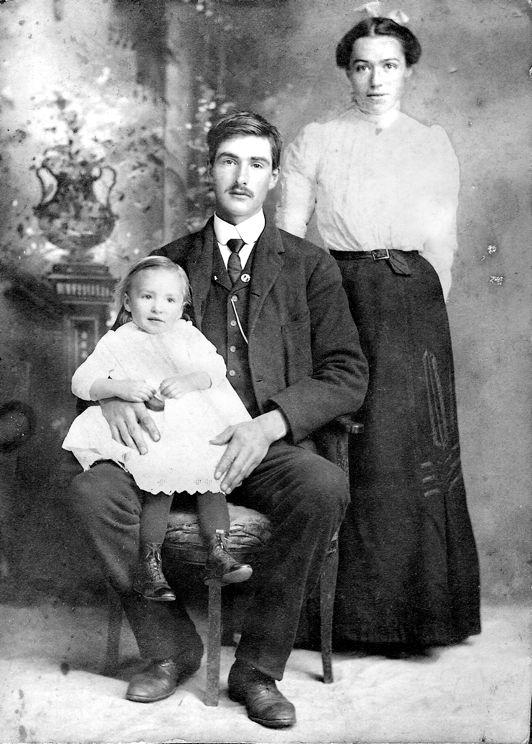 William Wade Bleakney, wife Silvia, and unidentified child who is probably their son Jay, born