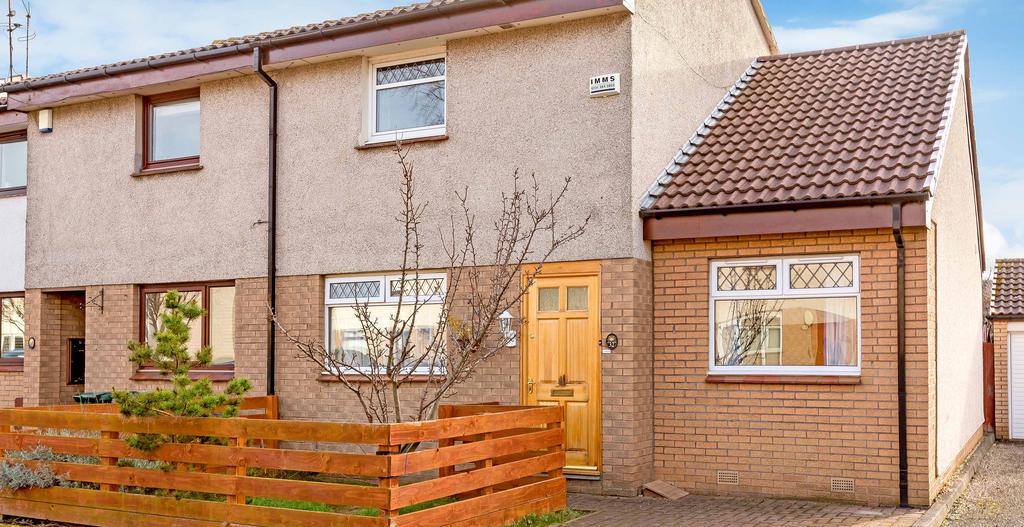 3 BED 1 BATH 32 CAMERON TOLL GARDENS PRESTONFIELD, EDINBURGH, EH16 4TG Enjoying a desirable address in the central and sought-after city district of Prestonfield,