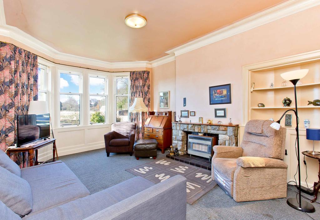 PROPERTY DESCRIPTION Promising spectacular views encompassing Arthur s Seat, the Pentland Hills, Fife and the East Coast taking in the Bass Rock and Berwick Law, this substantial 5-bedroom,