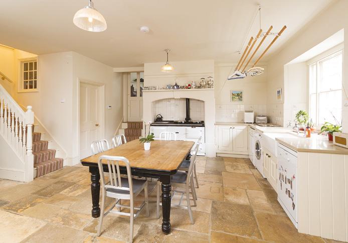 AMENITIES The Cotswolds are renowned for country pursuits and there are many enjoyable walks in the area together with an extensive network of footpaths and