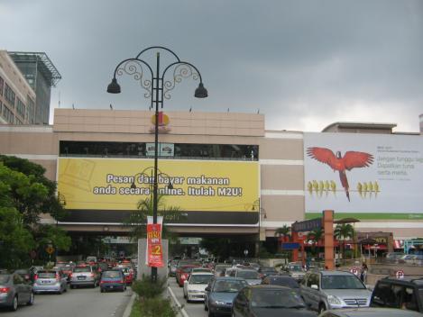 Shopping Complex Shopping Complex 236 (a) One Utama, Selangor (b) KOMTAR, Penang Public road Individual shop houses above public road (Without rights to ground) Ground surface Entrance (Easement) (c)
