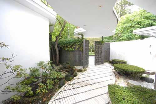 Private Courtyard Entry