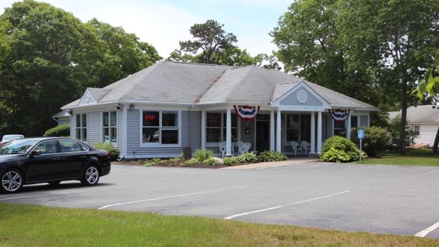 CAREY COMMERCIAL, INC. BUSINESS & INVESTMENT PROPERTY 46 MAIN STREET HYANNIS, MA 26 Contact: Cecelia Carey 58-79-89 Ext.