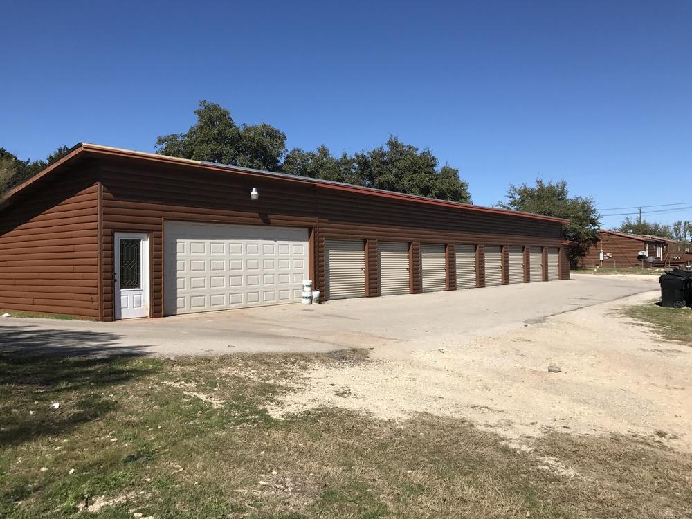 SALE OVERVIEWVIEW SALE PRICE: $1,150,000 NUMBER OF UNITS: 14 CAP RATE: 8.5% LOT SIZE: 5 Acres PROPERTY DESCRIPTION 14 unit residential investment opportunity located on 5 acres in Canyon Lake, TX.