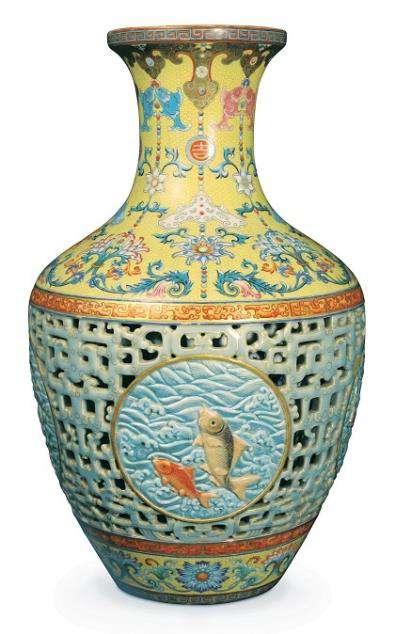 Porcelain: Qianlong porcelain vase c.
