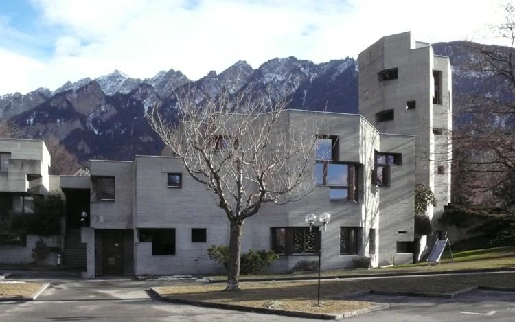 photo: Kylähullu Heilig Kreuz Kirche Masanserstrasse 161 7000 Chur Standing at the foot of the Alps is the highly contemporary Holy Cross Church in Chur, Designed by Basel born Swiss architect Walter