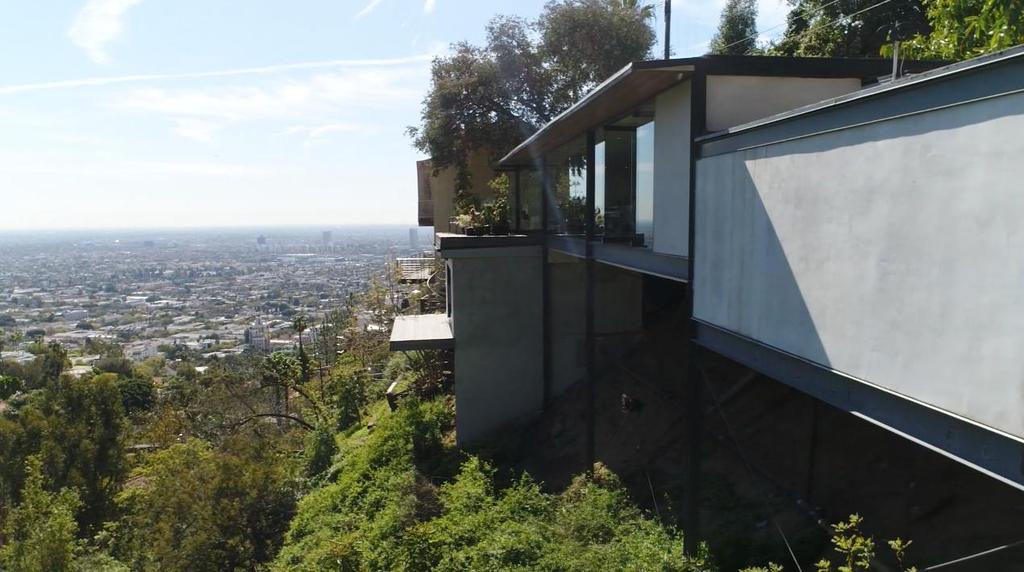 Unobstructed views of Downtown L.A and the Hollywood Hills basin 1,600 Sq.