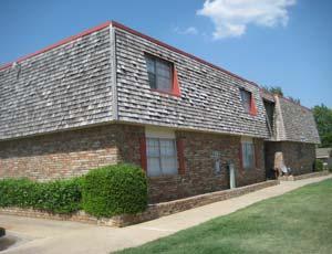 Lindy, Lawton, OK Size and Age: 79-units, Built in 1984 Price: $1,825,000 Price Per Unit: $23,101 Closing Date: 02 / 2012