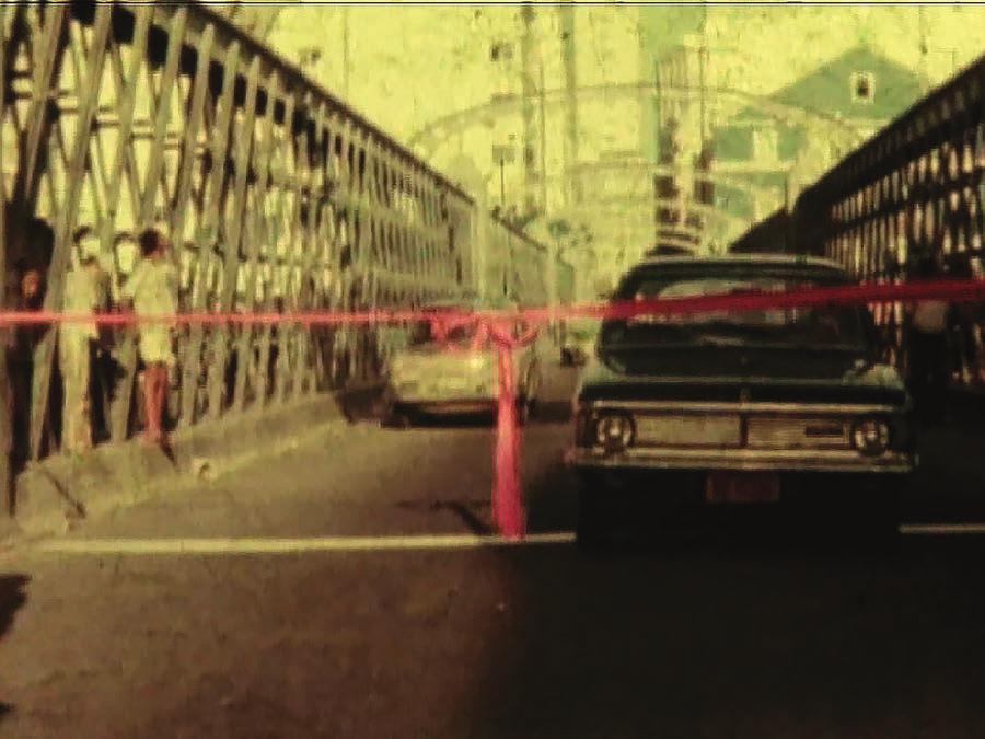 Arte/Pare (Art/Stop, 1973) Arte/Pare (Art/Stop, 1973) is one of Bruscky s best known urban interventions.