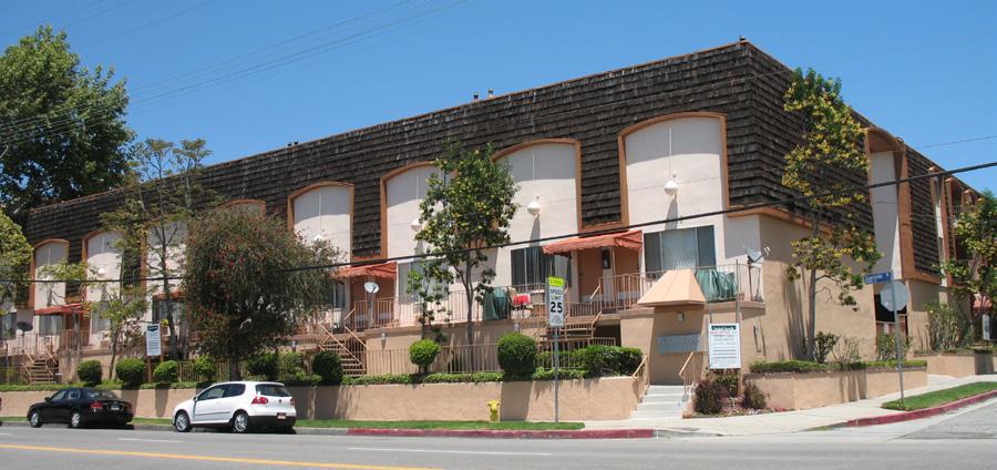 Capital Markets Multi-Housing Group PROJECT HIGHLIGHTS Located in the heart of the Westside, the building has convenient