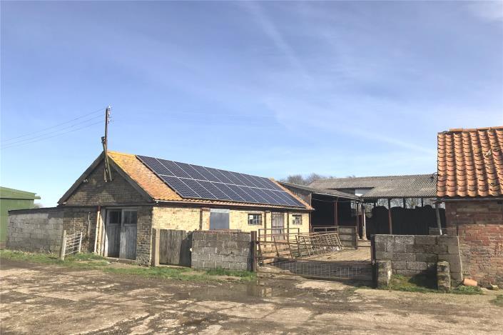 Martin Farm, Snarford, Market Rasen, Lincolnshire, LN8 3SW For Sale as a Whole or in 4 Lots For Sale by Private Treaty 25.07ha (61.95 acres) Versatile Little Farm 890,000 Lot 1-4 Bed Farmhouse with 8.