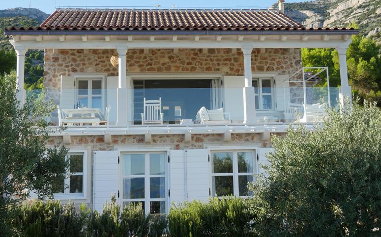 summary key features Location: Bol, Brač Setting: walking distance from the sea and town Bol Distance to beach: 400 m Distance to shops: 900 m Sleeps: 8