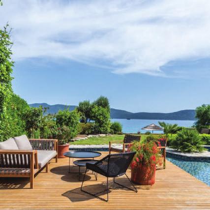 It is unique because it combines privacy and accessibility to Bodrum simultaneously. Due to it s location on a private peninsula you are both in Bodrum yet also outside.