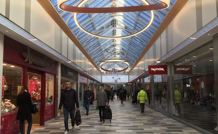 Experience THE MALL CAMBERLEY WALWORTH TOWN HALL Client: Surrey Heath Borough Council Client: Southwark Council Advised Surrey Heath Council on the 86m acquisition of the Mall Camberley.