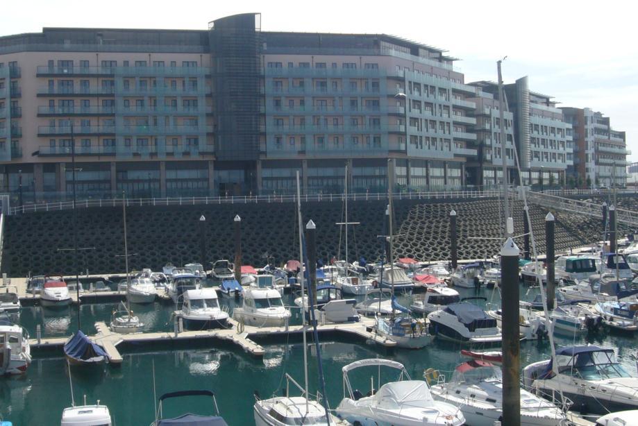 CASTLE QUAY PRESTIGIOUS OFFICES TO LET OR SALE ST HELIER, JERSEY Sizes from 898 sq.ft. 1,809 sq.ft. 2,320 sq.ft. 2,935 sq.ft. FLYING FREEHOLD PARKING For information, contact: BILL SARRE e: bill.