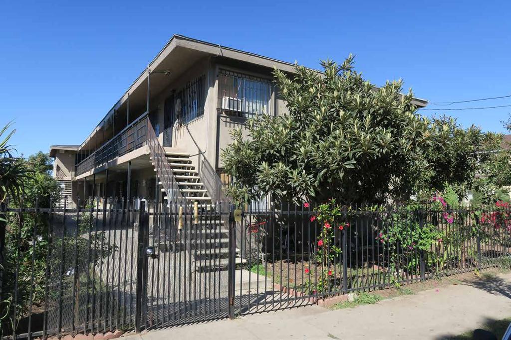 1745 MAGNOLIA AVENUE KOREATOWN INVESTMENT HIGHLIGHTS 9-Unit Offering in Koreatown Withing Walking Distance to Retail and Public Transit 9 Secure Parking Spaces (Access from Alley) Value