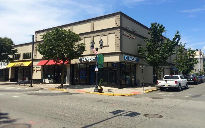 PROPERTY CHASE BANK NAME & RETRO FITNESS COMPARABLE MARKETING RETAIL SPACE TEAM 435 BROADWAY 435 Broadway,