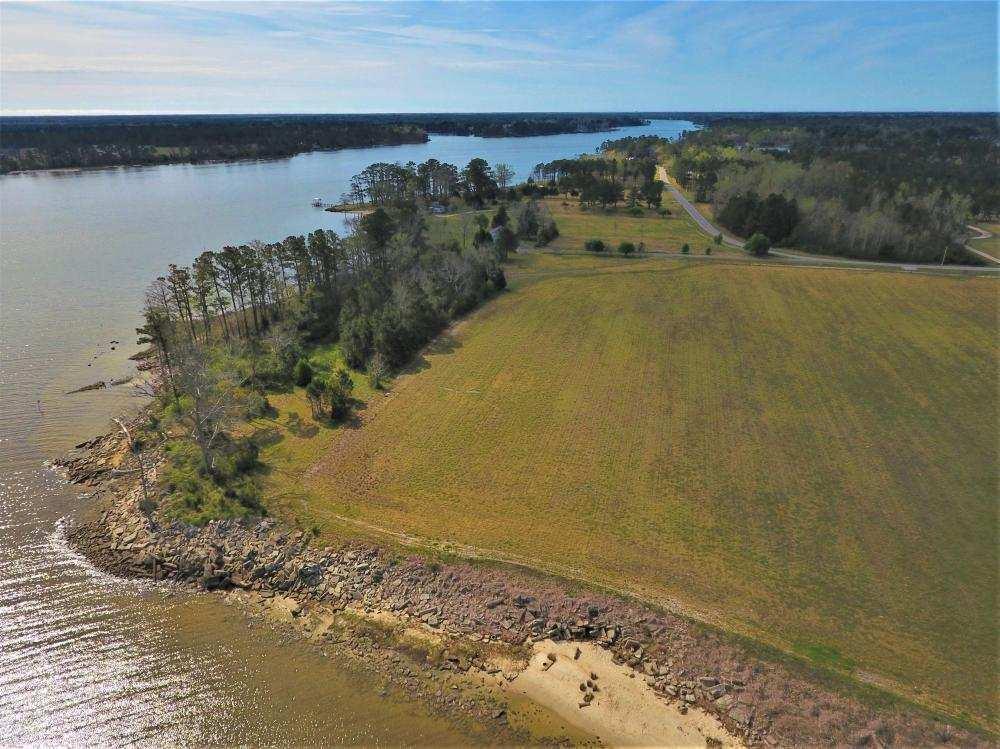 OVERVIEW: Here is your chance to own one of the prettiest large acreage lots left on the North Carolina Waterfront.
