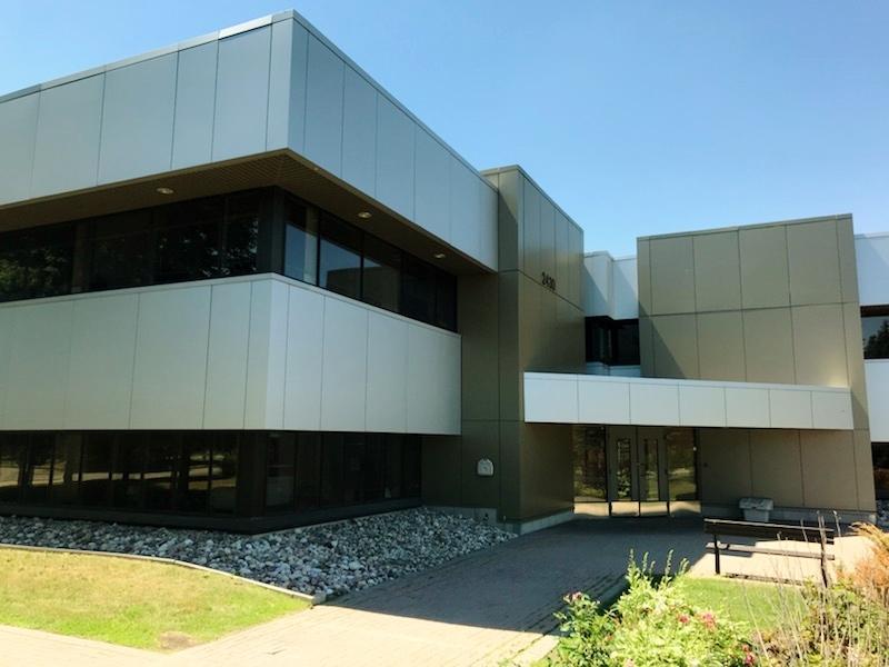 OFFICE SPACE FOR LEASE 2430 Don Reid Drive 2446 Bank Street 1,547 SF Ground floor office space in the Ottawa business park.