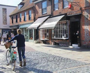 there are a number of independent shops, restaurants and cafés close by.