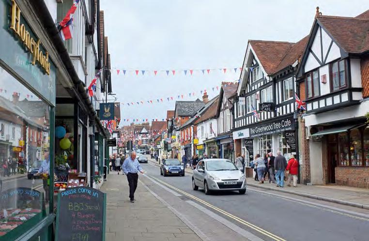 Location Lyndhurst is an attractive village, situated in the heart of the New Forest National