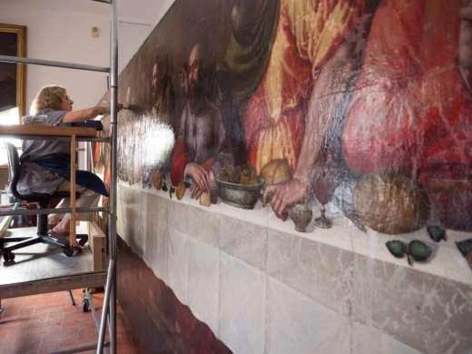 Italian conservator Rosella Iari works on Plautilla Nelli s Last Supper. Photo: Francesco Cacchini. Nelli worked on larger-than-life male subjects, a rare undertaking for female Renaissance artists.