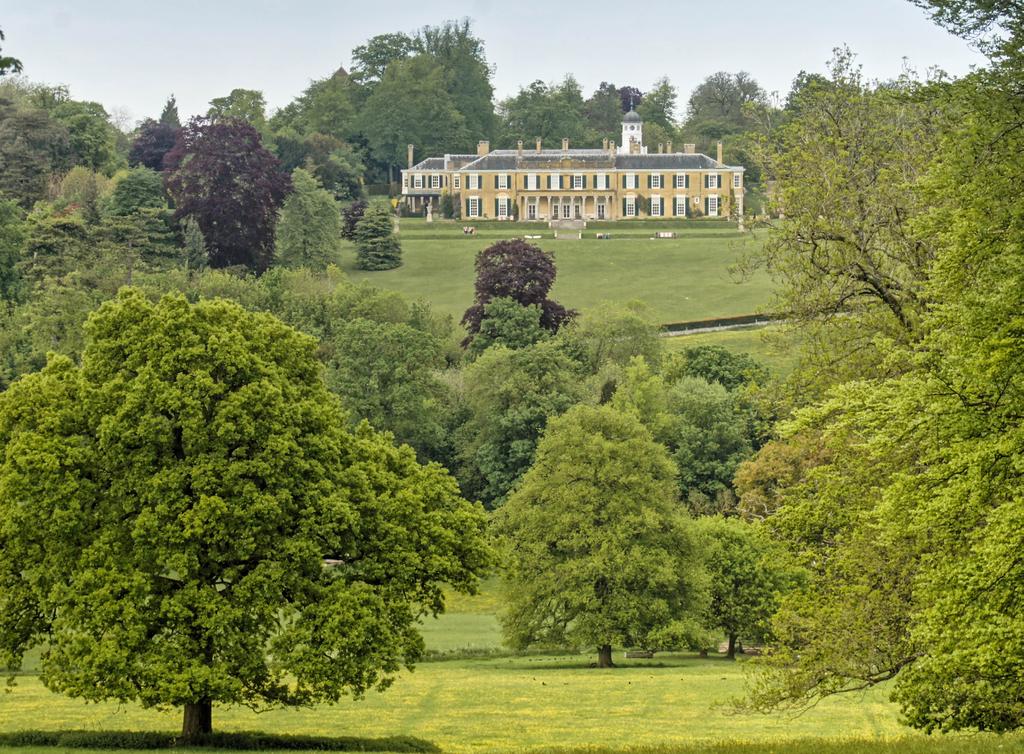 Polesden Lacey Welcome to Great Bookham River Pier at Leatherhead Southsea and Beach Bocketts Farm Park All Saints hurch The Ferns is situated in Great Bookham, a charming Surrey village with a
