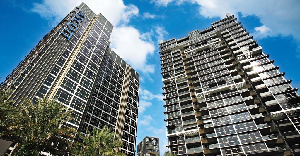 EP10 THEEDGE SINGAPORE FEBRUARY 27, 2017 COVER STORY The newly completed Ascott Orchard serviced residences (left) and Cairnhill Nine apartment block on Cairnhill Road PICTURES: SAMUEL ISAAC CHUA/THE