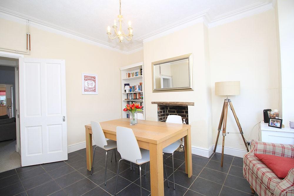 LY FR IE N D T PE 2 Bed Terraced House to rent, Howard Street,