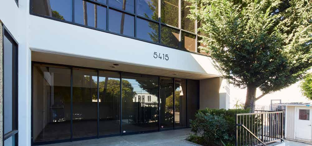 FOR LEASE LIGHT CREATIVE / INDUSTRIAL BUILDING IN SILICON BEACH The property offers flexible open space with a combination of private offices, conference rooms and inviting exterior space.
