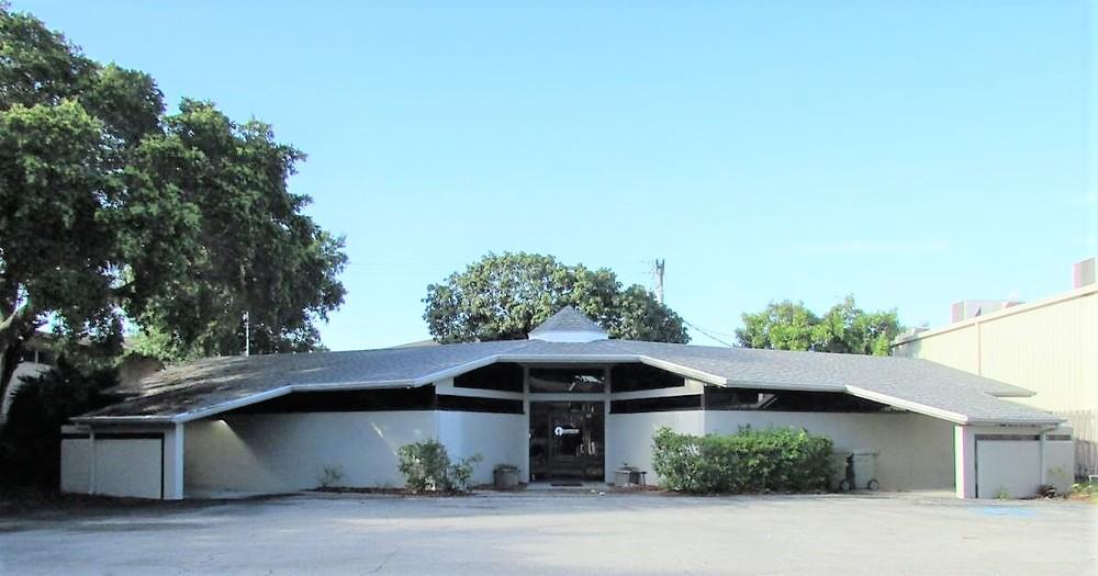 Executive Summary PROPERTY SUMMARY PROPERTY OVERVIEW Coming available in early June, lease a newly remodeled 400 SF professional office near Sarasota Memorial Hospital.