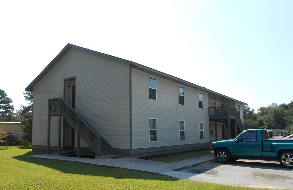 EXECUTIVE SUMMARY & INVESTMENT HIGHLIGHTS PROPERTY SUMMARY Franklin Street is pleased to present Del Rey Terrace Apartments, a 26-unit multi-family property located in Valdosta, Georgia.