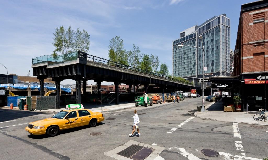 mile-and-a-half-long elevated park, running through the West Side neighbourhoods of the Meatpacking District, West Chelsea and Clinton/Hell's Kitchen It features an integrated landscape, designed by