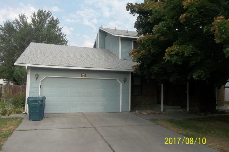 RV Parking and large shade trees. 4 bedrooms total with a large master upstairs and en-suite. Large back yard as well. Great home with LOTS of room! 1055 Teal Circle $166,000 4 beds 2.