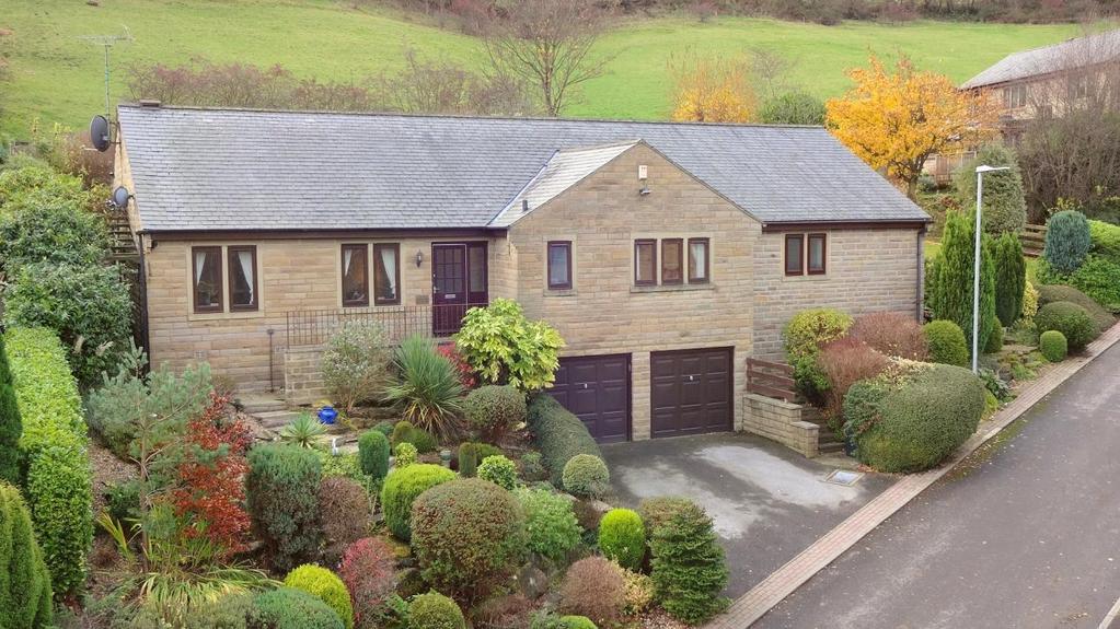 MaRsh & MaRsh properties 29 Shibden Hall Croft, Halifax, HX3 9XF 450,000 It is rare that a property such as this comes onto the market with so much to offer.