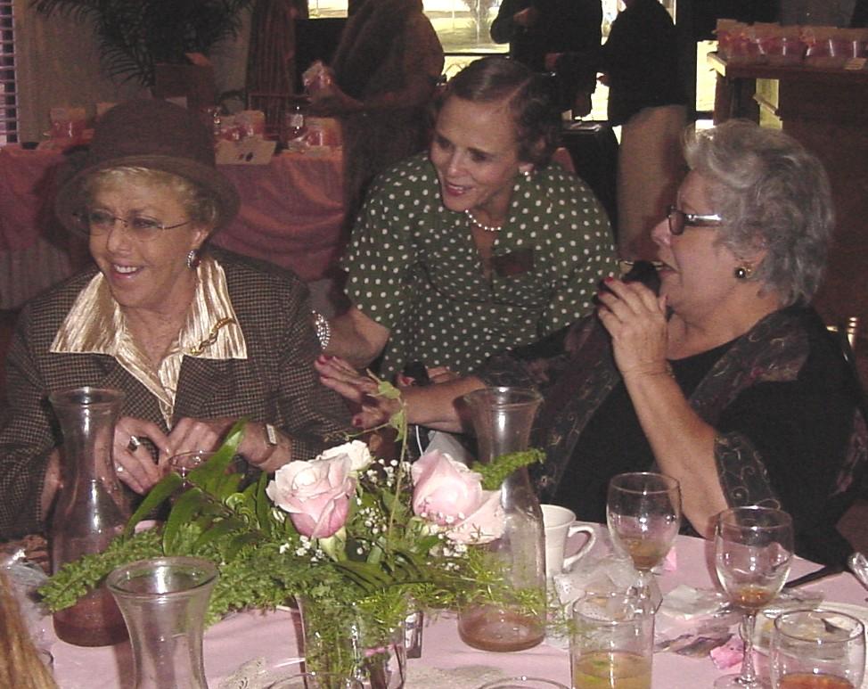 Peňa, Rosa Paulson, Director; Pee Wee Guerra, Soila Pérez, and Elvia Guerrero.