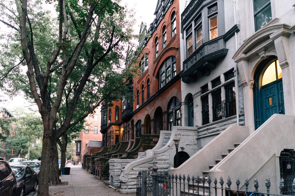 Park Slope features historic buildings, top-rated restaurants, bars, and shops, as well as proximity to Prospect Park, the Brooklyn Academy of Music, the Brooklyn Botanic Garden, the Brooklyn Museum,