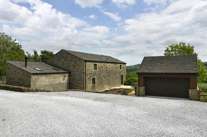 its location and excellent train links. Haworth Village is situated nearby with schools, shops, cafes, public houses, restaurants, museum, churches, and large car parks nearby.