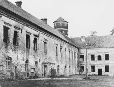 Jų ėmėsi Vytauto Didžiojo kultūros muziejus, perėmęs 1936 m. panaikintos Valstybės archeologijos komisijos funkcijas, tuo pačiu savo žinion Panemunės pilį 49. 1938 m. balandžio mėn.