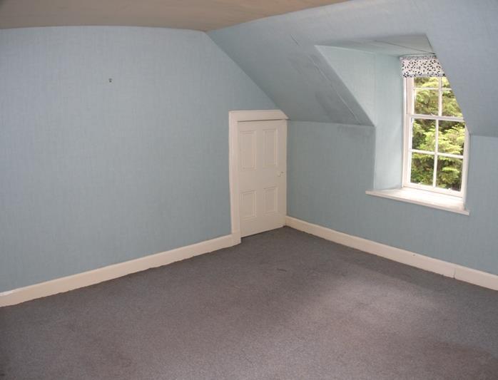 90m Situated to the rear of the property, this double bedroom has small bookshelf cupboard, grey carpet, room for bedside
