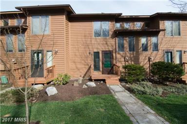 Enjoy amazing views of Deep Creek Lake and surrounding mountains from the living room and deck of this 2 BR, 1BA, 2 level unit.